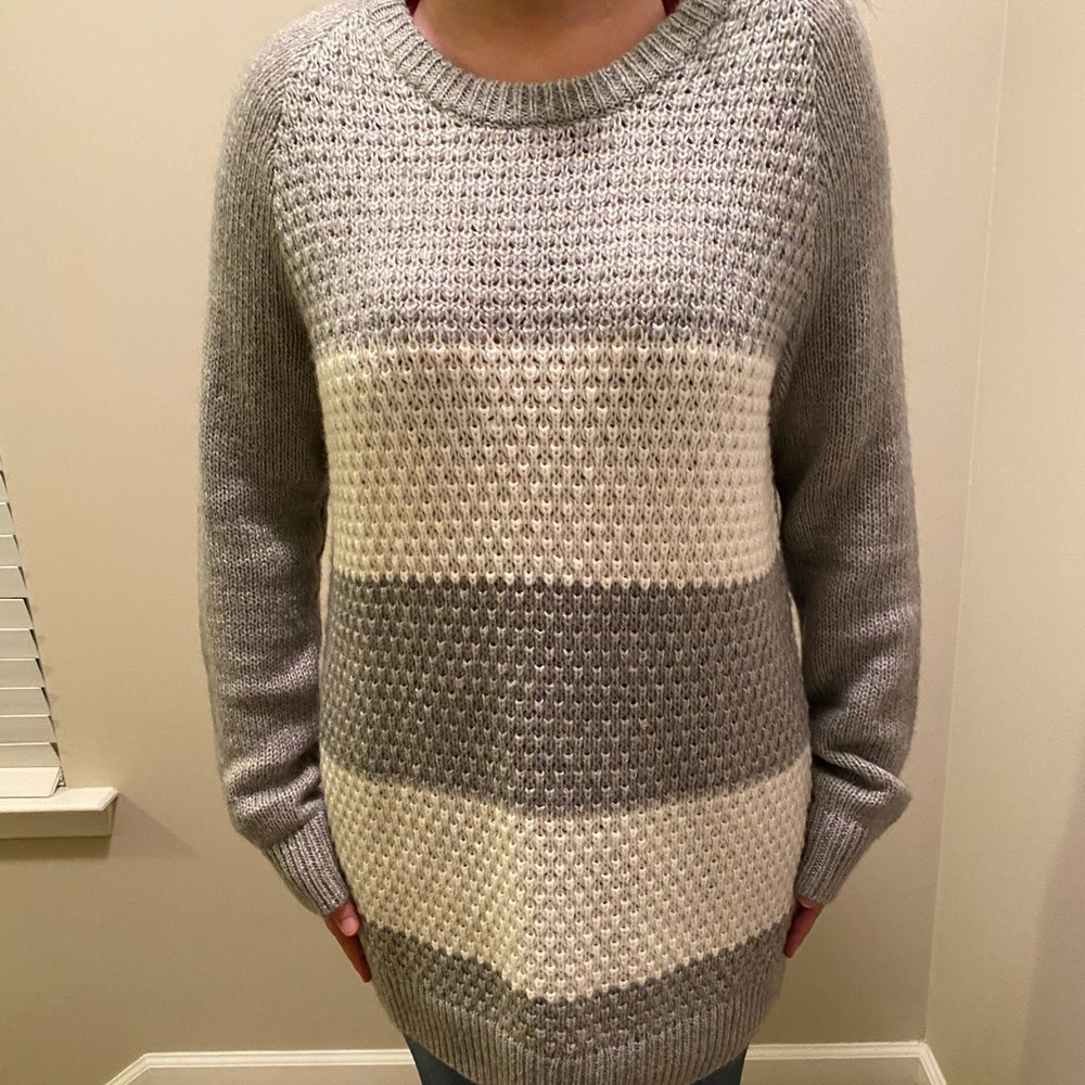 Gap sweater
